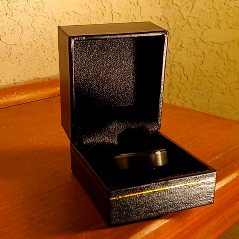 Mens 8mm Tungsten Carbide Wedding Band